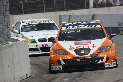 Streetfighter Tom Coronel: "Een wiel stuiterde voor mijn auto langs"